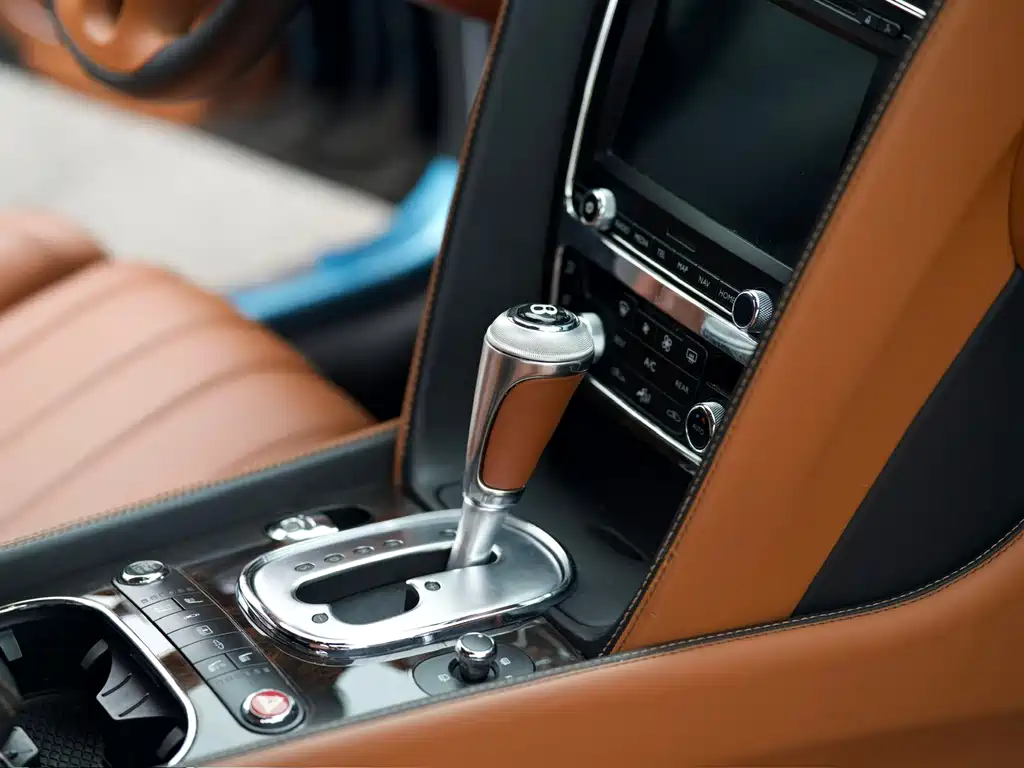 Bentley Flying Spur 2014 — фото 18