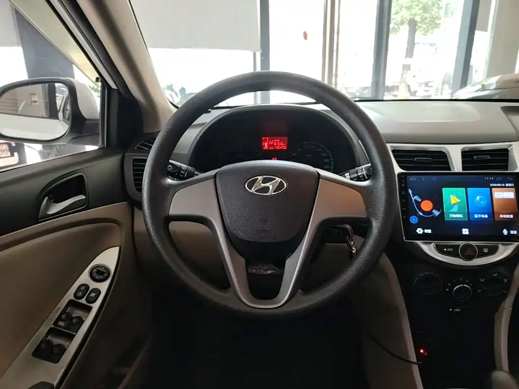 Hyundai Accent 2016 — фото 11