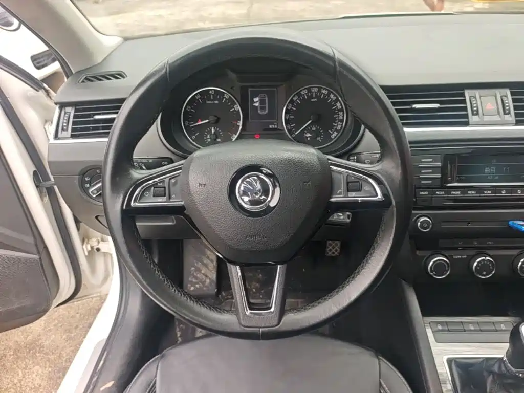 Skoda Octavia 2016 — фото 11