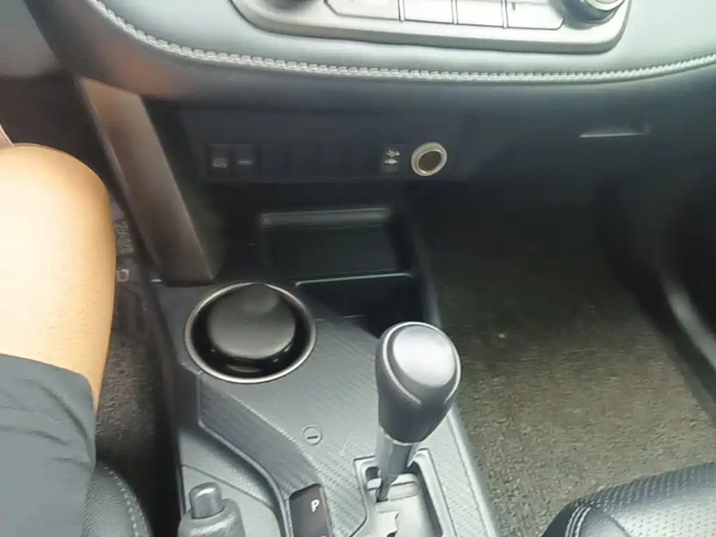 Toyota RAV4 2015 — фото 14