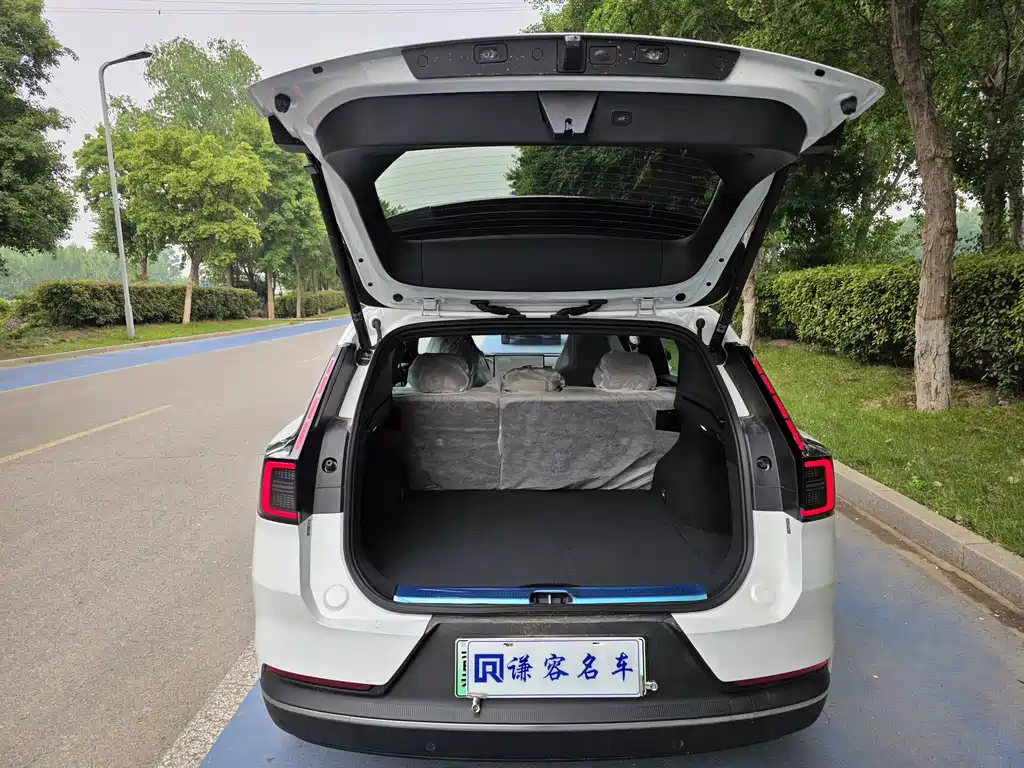 Volvo XC70 PHEV 2026 — фото 14