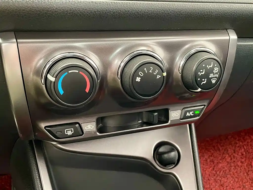 Toyota Yaris L 2015 — фото 10