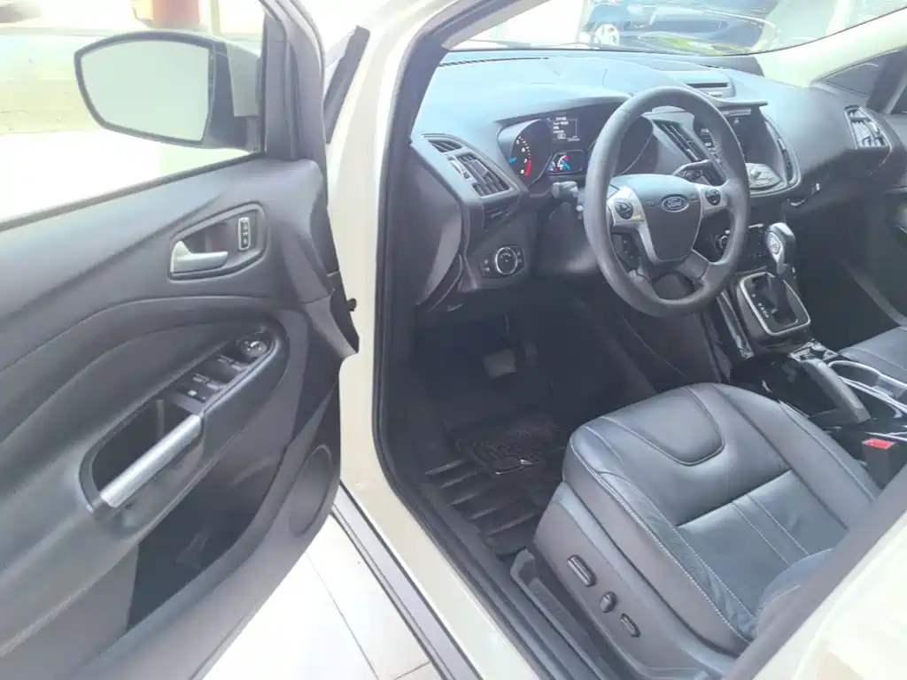 Ford Kuga 2015 — фото 16