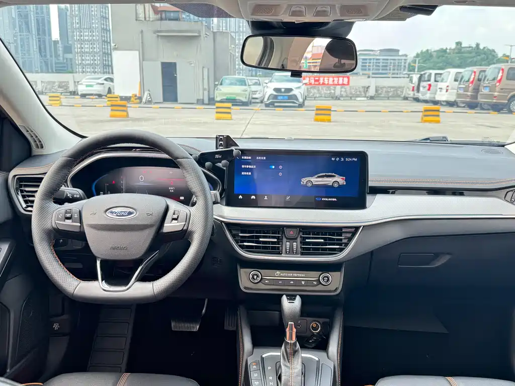 Ford Focus 2023 — фото 10