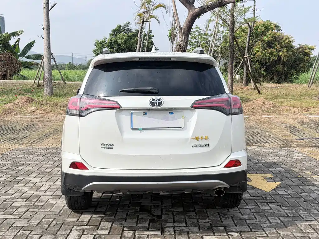 Toyota RAV4 2019 — фото 4