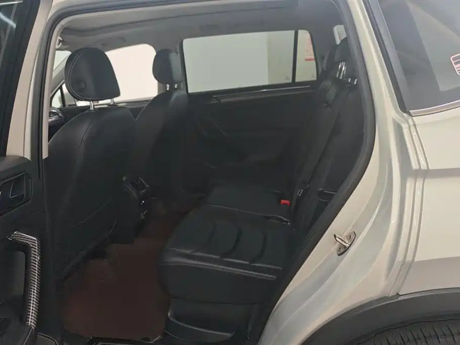 Volkswagen Tiguan L 2021 — фото 11