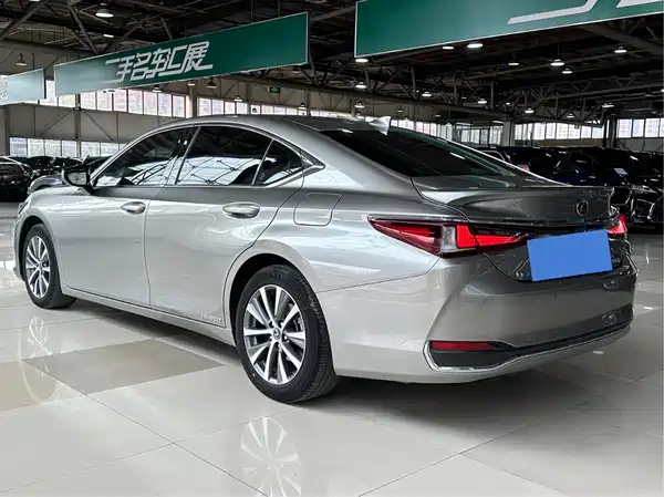 Lexus ES 2020