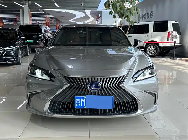 Lexus ES 2020