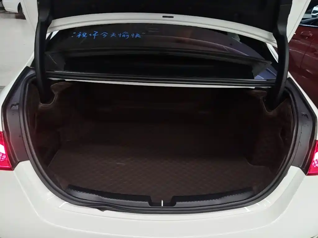Mercedes-Benz C-Class 2023 — фото 19