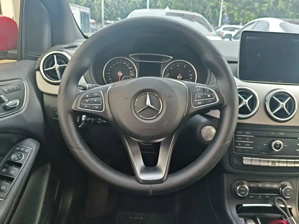 Mercedes-Benz B-Class 2017 — фото 11