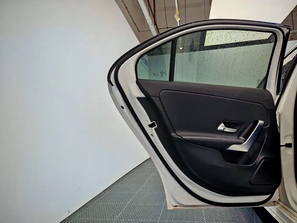 Mercedes-Benz A-Class 2022 — фото 14