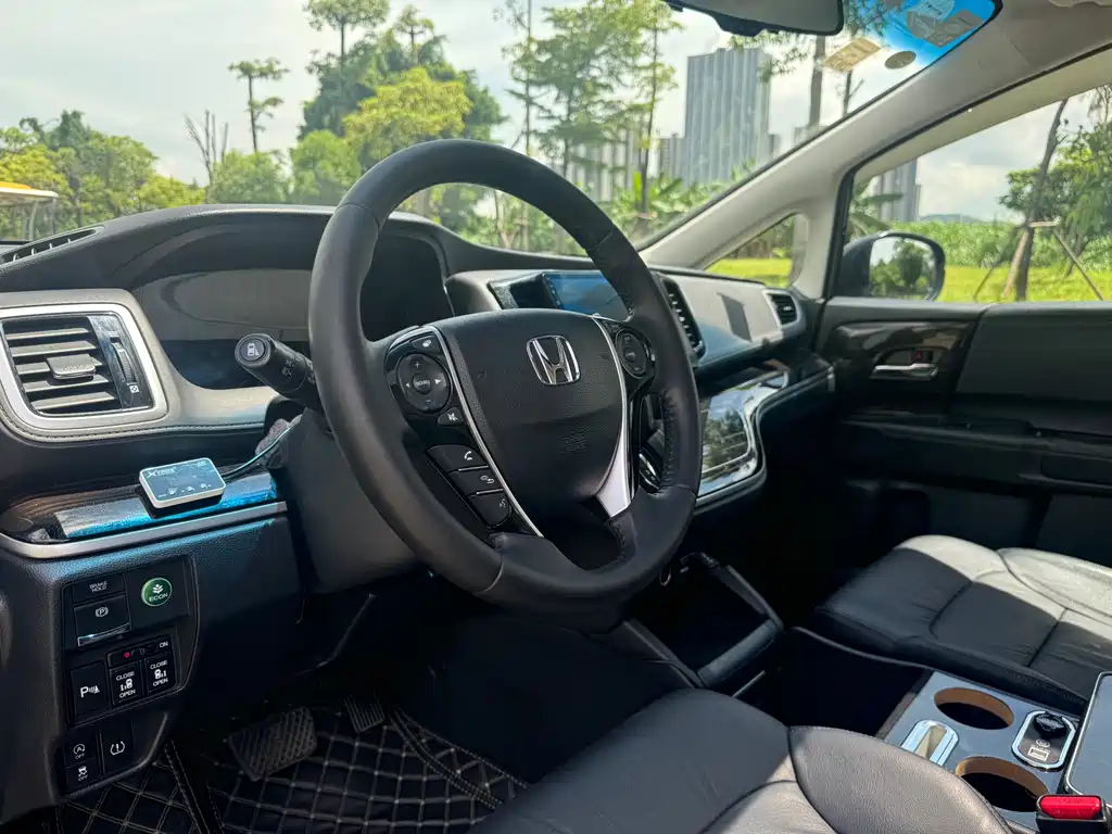 Honda Odyssey 2018 — фото 8