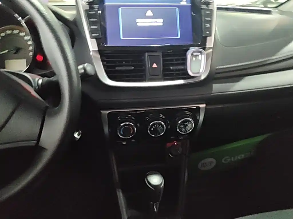 Toyota Yaris L 2021 — фото 13