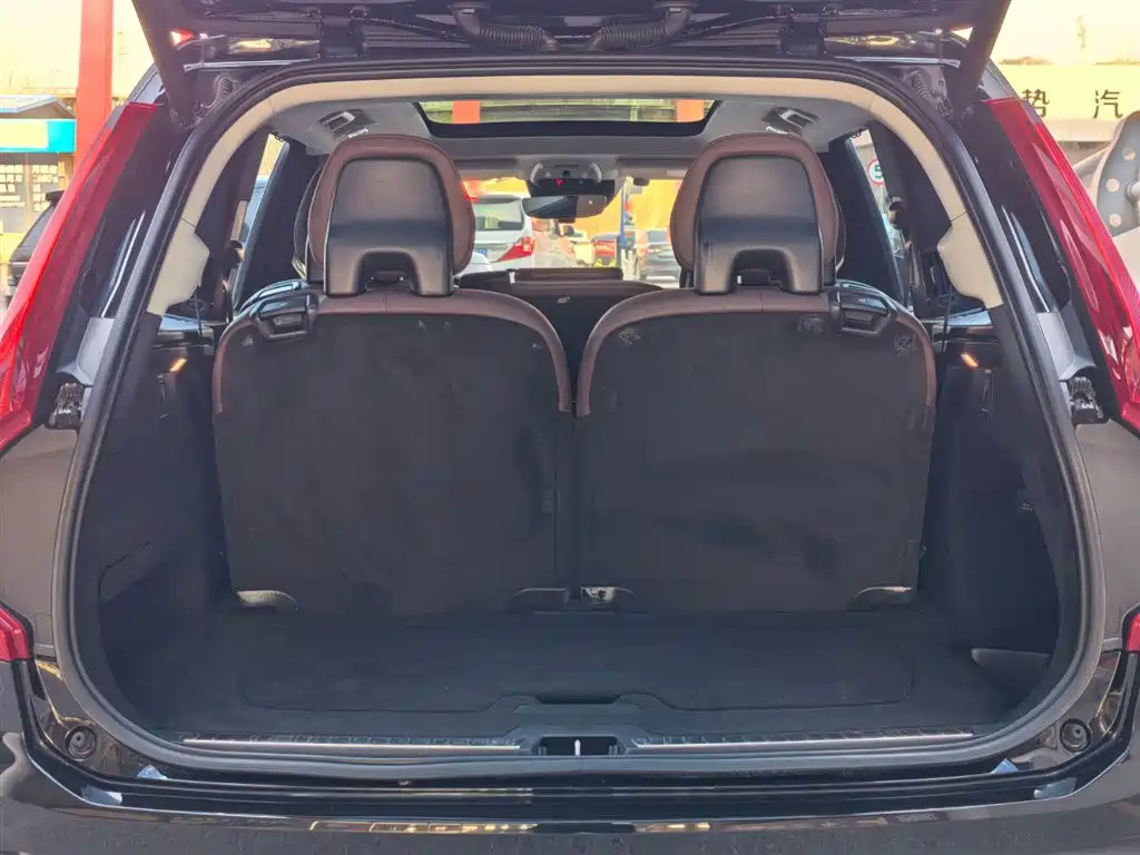 Volvo XC90 2019 — фото 11