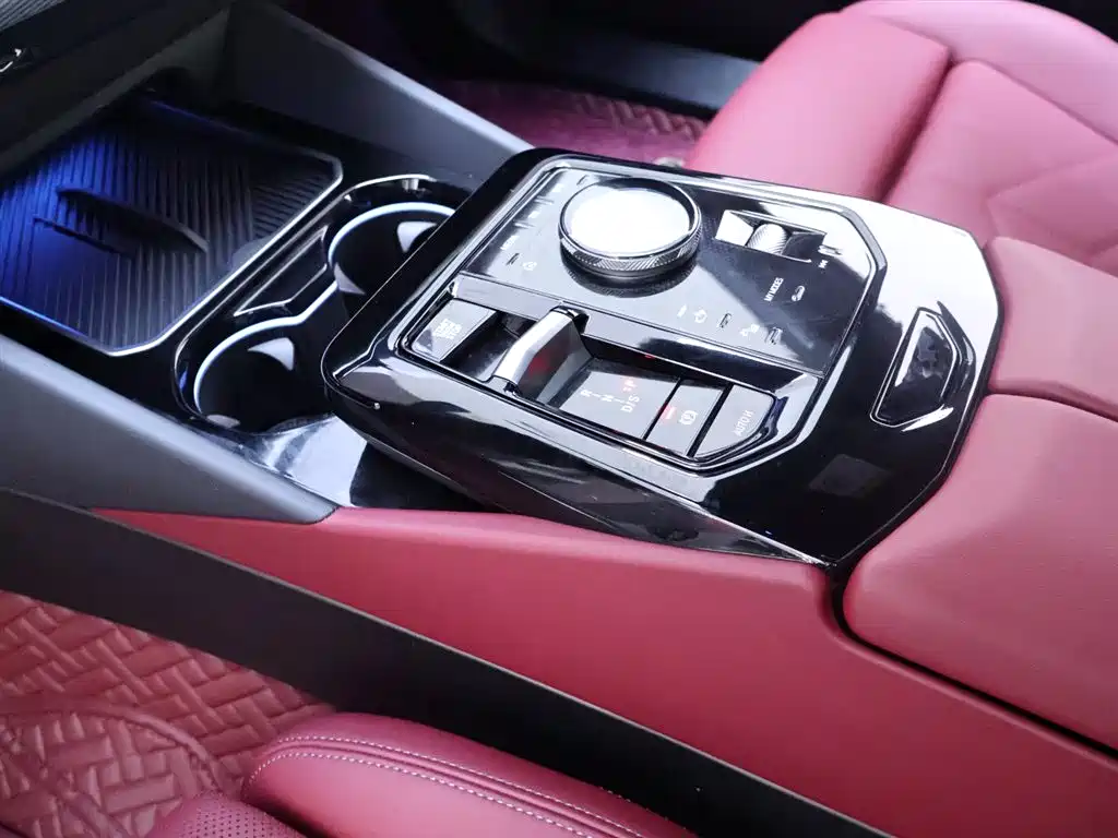 BMW 5 Series 2025 — фото 12