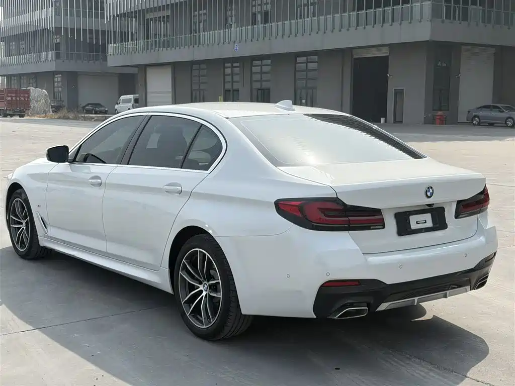 BMW 5 Series 2022 — фото 25
