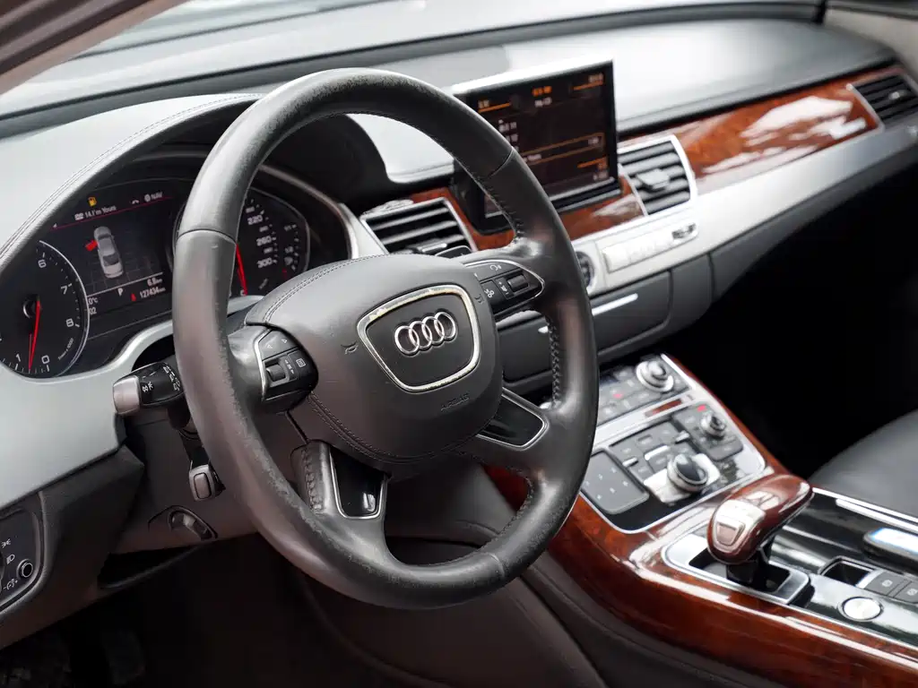 Audi A8 2012 — фото 11