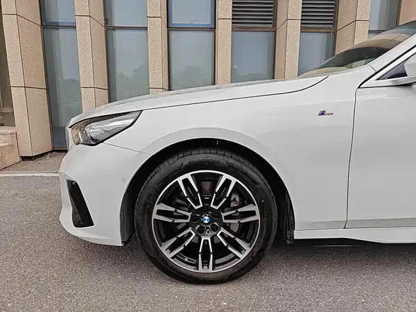 BMW 5 Series 2025