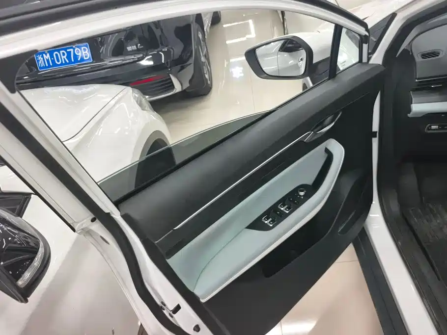 Geely Emgrand S 2024