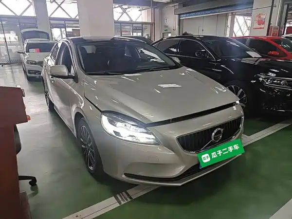 Volvo V40 2019