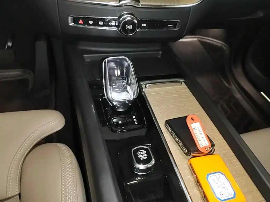 Volvo XC60 2025 — фото 14