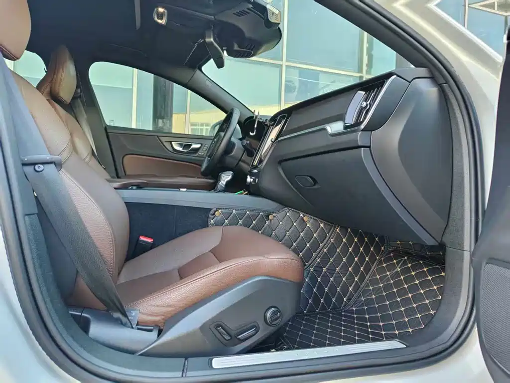 Volvo S60 2021 — фото 11