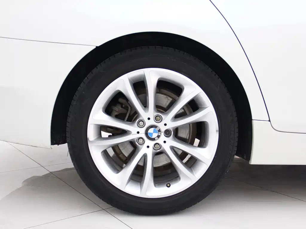 BMW 5 Series 2014 — фото 13