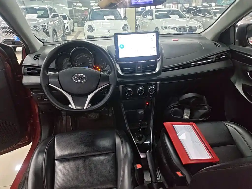 Toyota Yaris L 2020 — фото 10