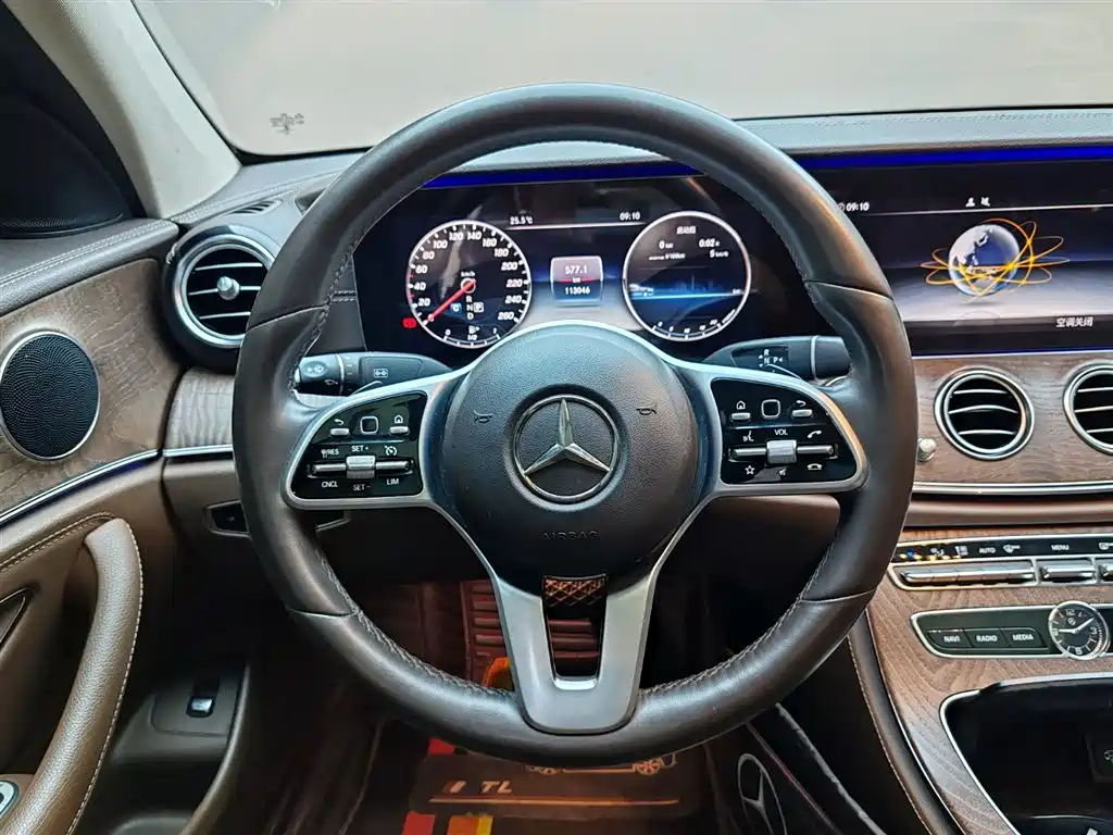 Mercedes-Benz E-Class 2019 — фото 18