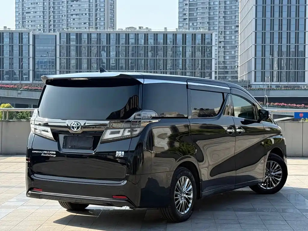 Toyota Vellfire 2023 — фото 18