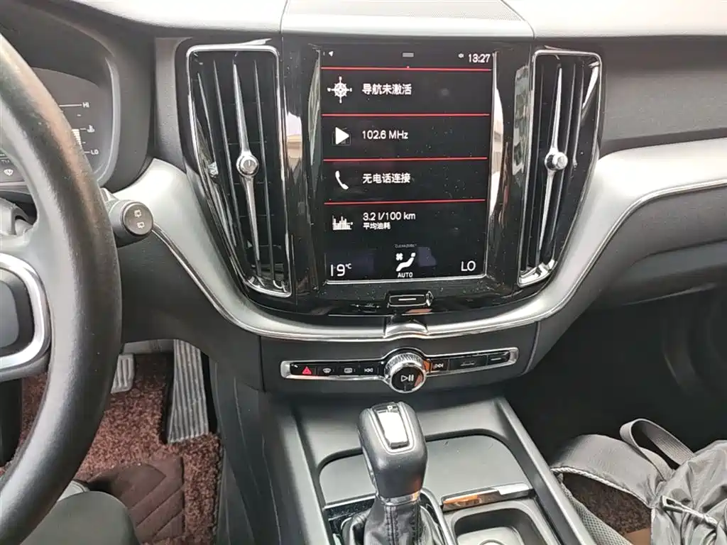 Volvo XC60 2021 — фото 13