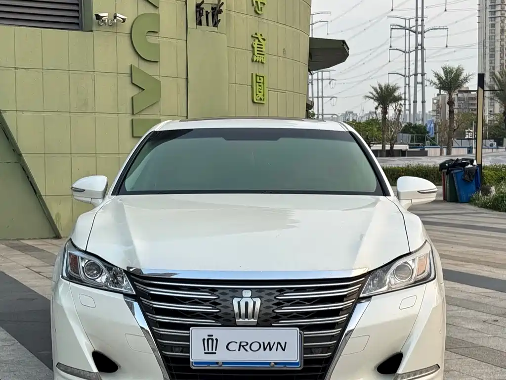 Toyota Crown 2015