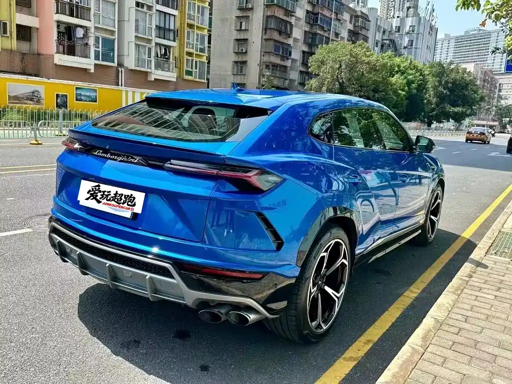 Lamborghini Urus 2021