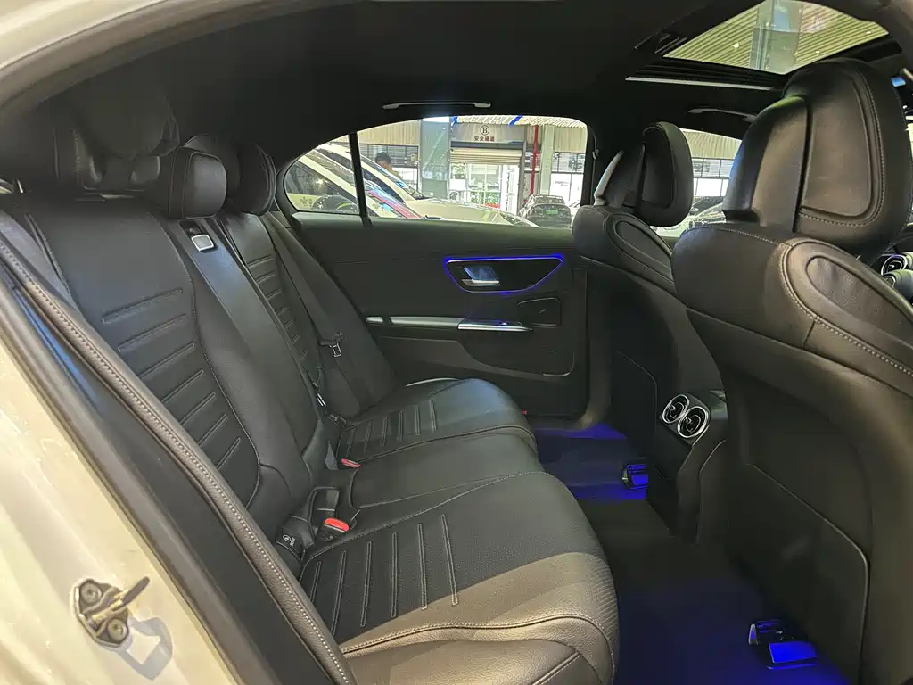 Mercedes-Benz C-Class 2023 — фото 11