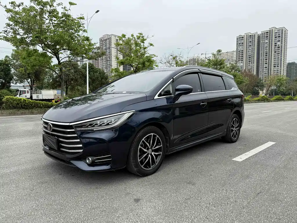 BYD MAX 2018