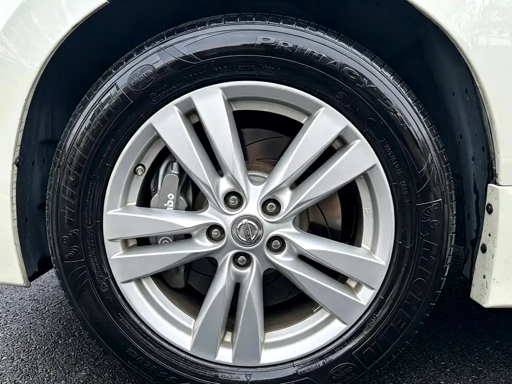 Nissan Quest 2015 — фото 33
