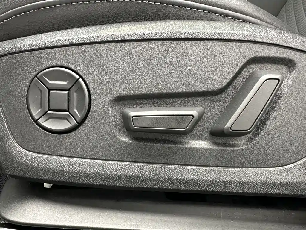 Audi A3 2023 — фото 12