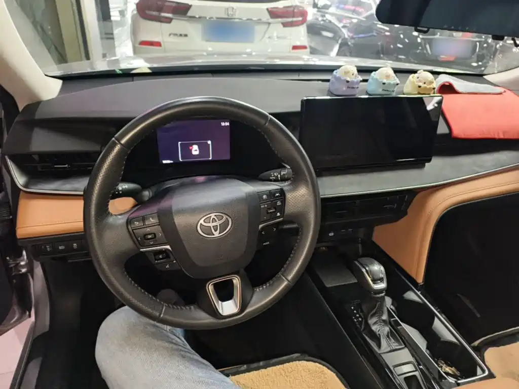 Toyota Camry 2024 — фото 10
