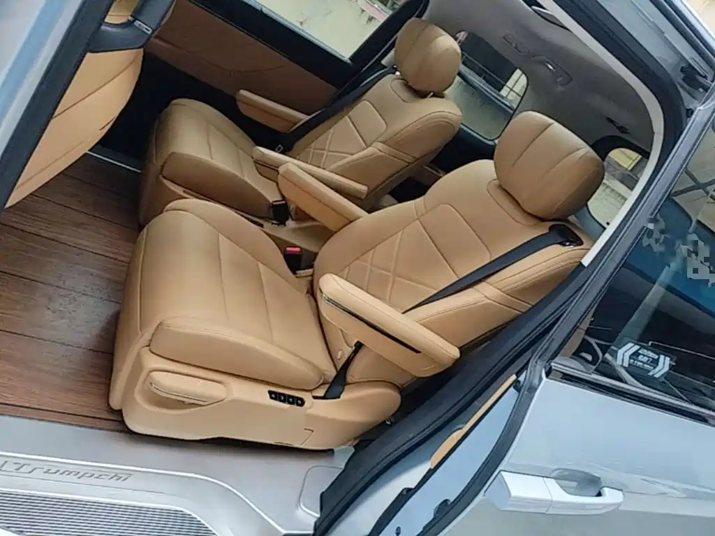 GAC Motor E8 PHEV 2024 — фото 14