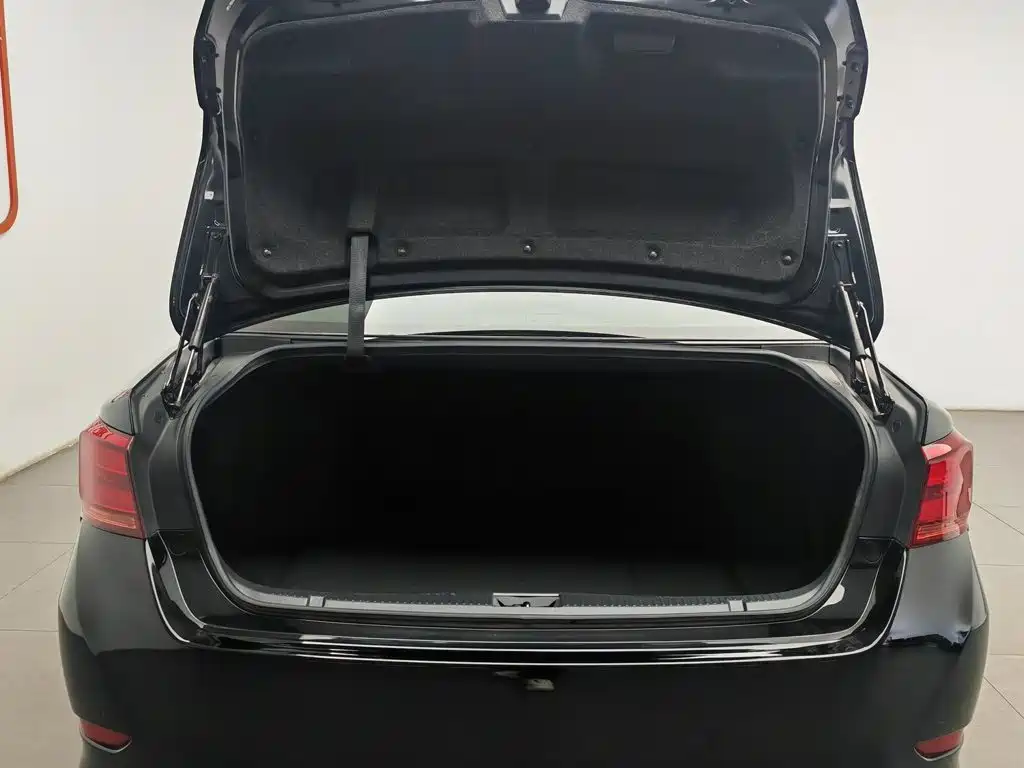 Toyota Crown 2018 — фото 16