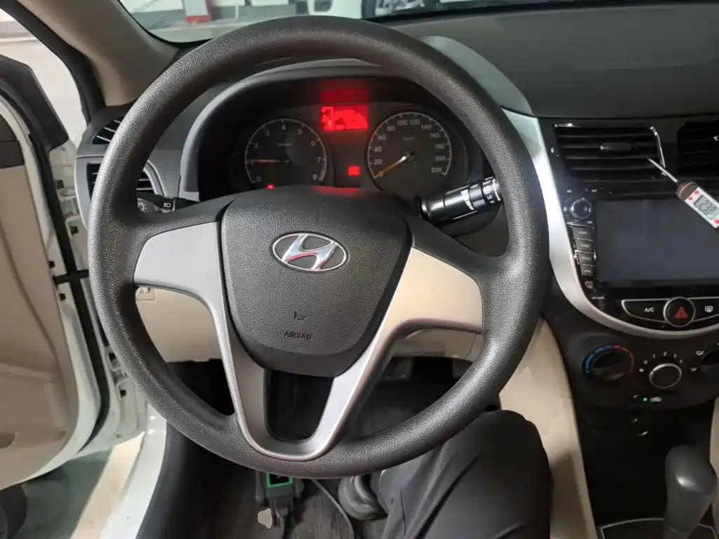 Hyundai Verna 2016 — фото 11