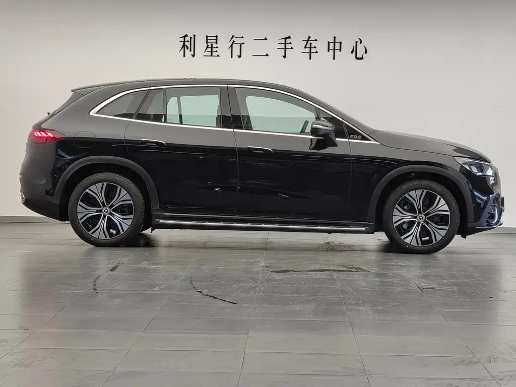 Mercedes-Benz EQE SUV 2025