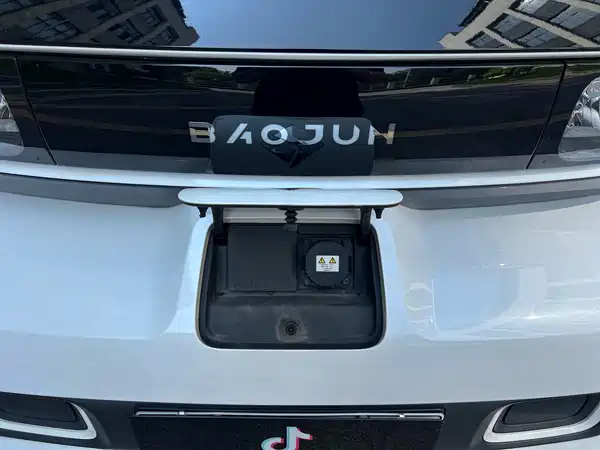 Baojun E300 2021