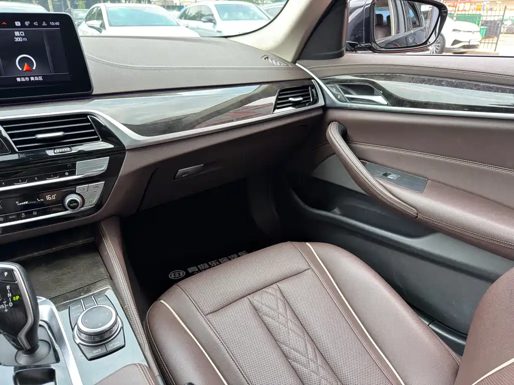 BMW 5 Series 2022 — фото 10