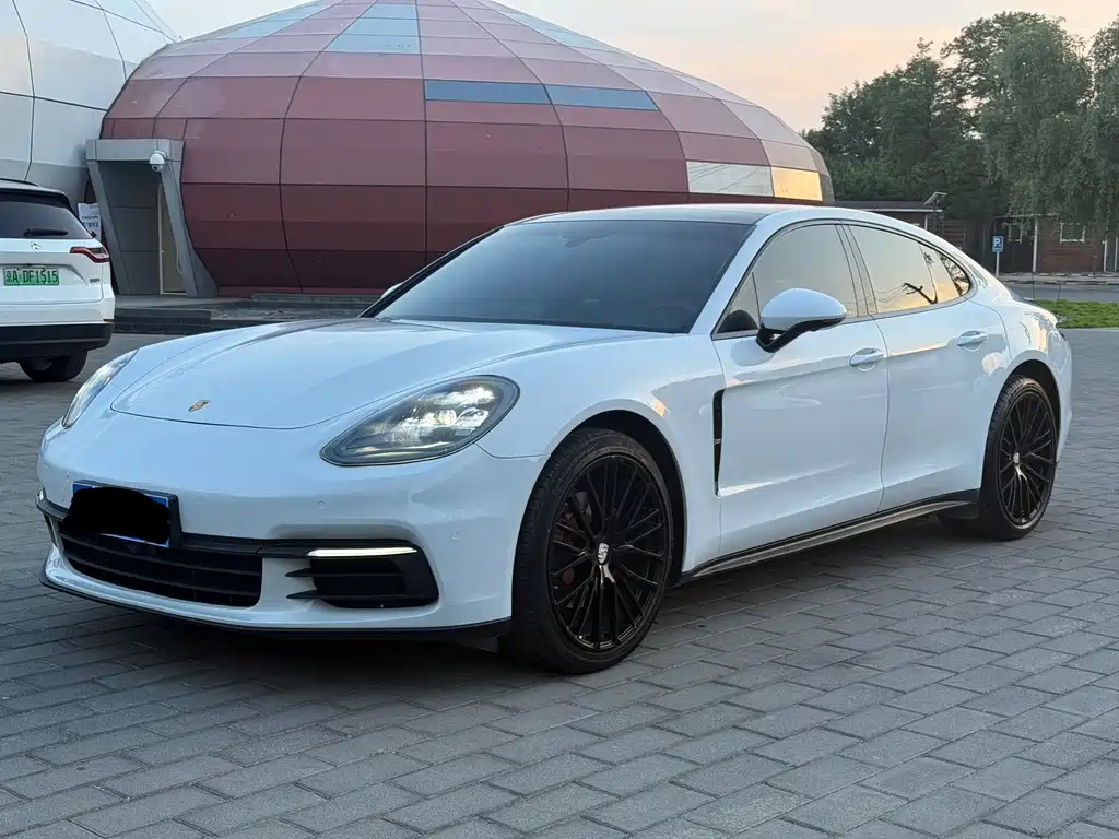 Porsche Panamera 2019 — фото 1
