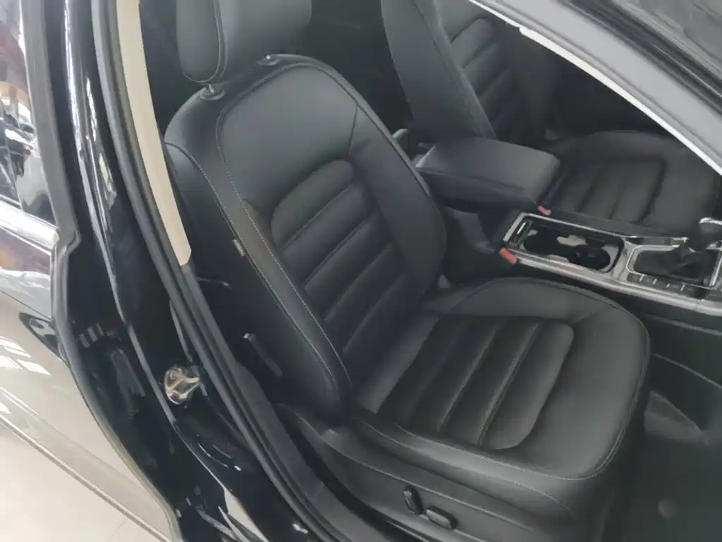 Volkswagen Passat 2019 — фото 25