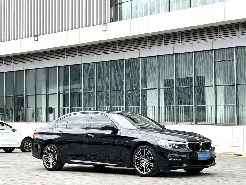 BMW 5 Series 2018 — фото 3