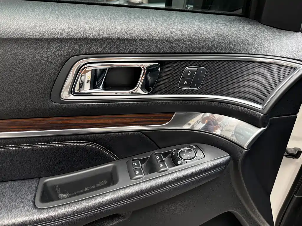 Ford Explorer 2018 — фото 18