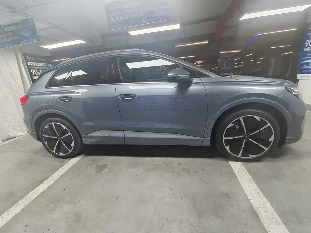 Audi Q4 e-tron 2023 — фото 4