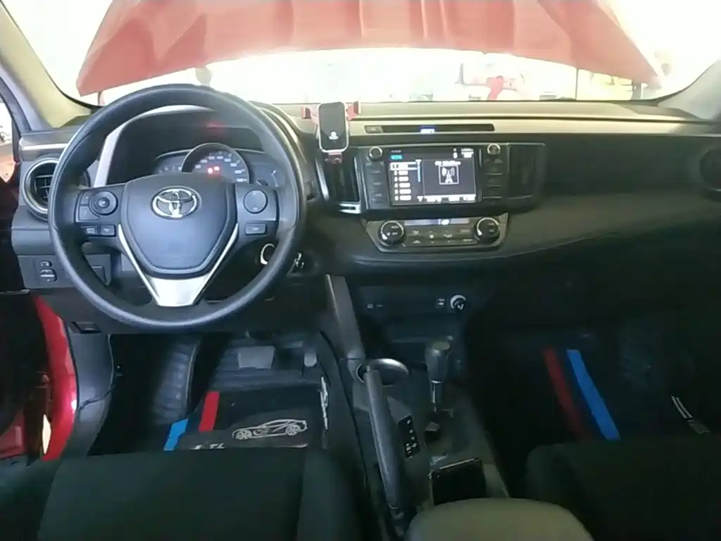Toyota RAV4 2016 — фото 10